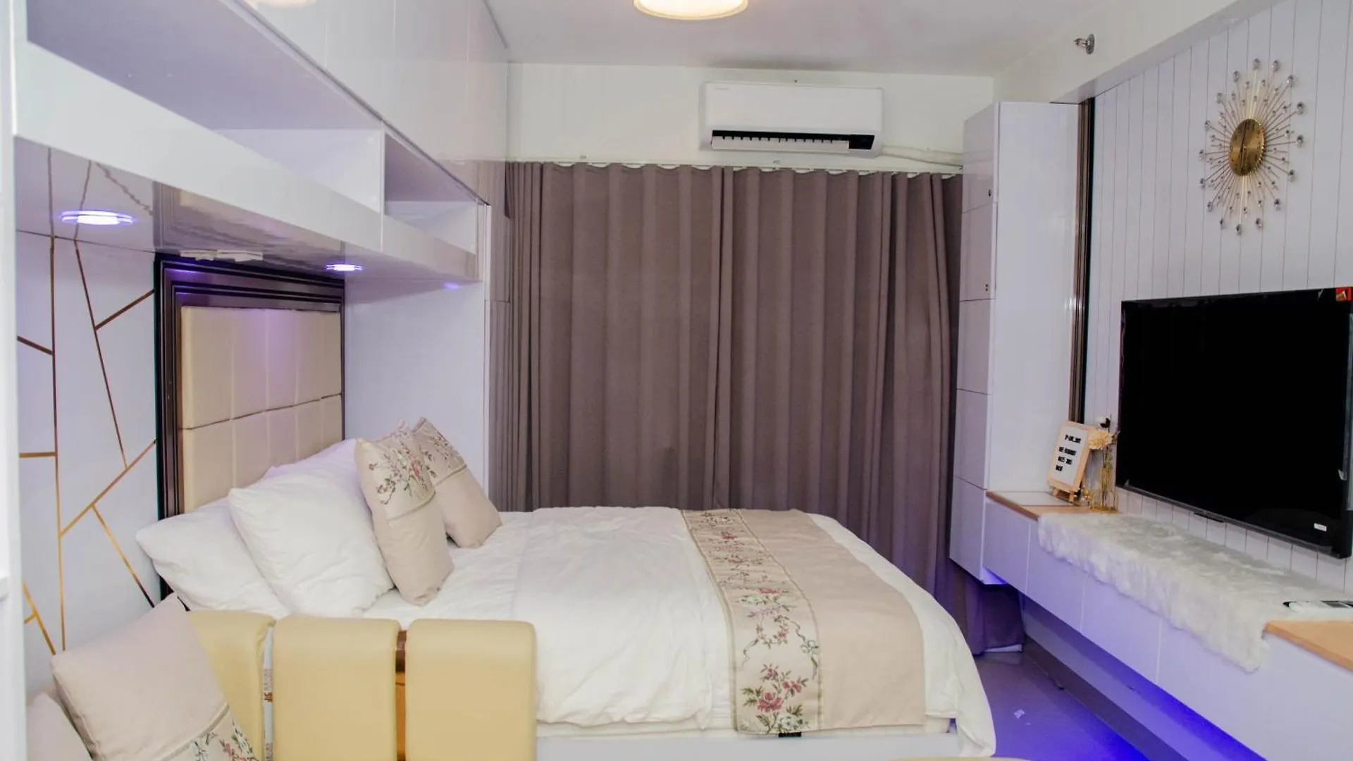 Stylish Condo At Shore 2 Residences Near Moa & Airport Manila Philippines