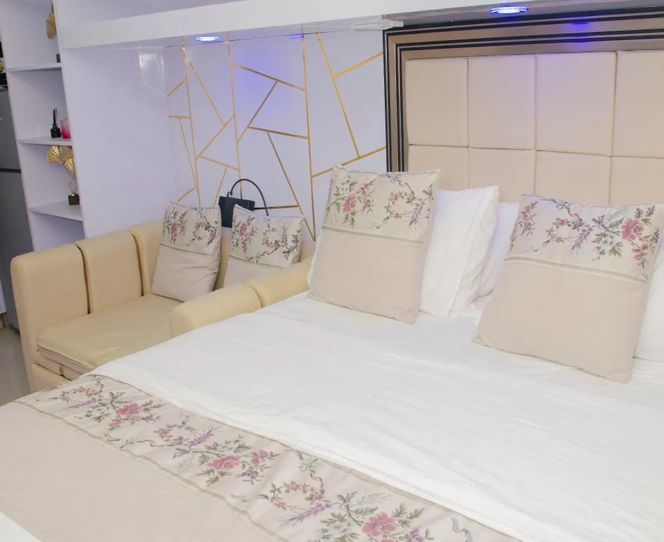 Stylish Condo At Shore 2 Residences Near Moa & Airport Manila