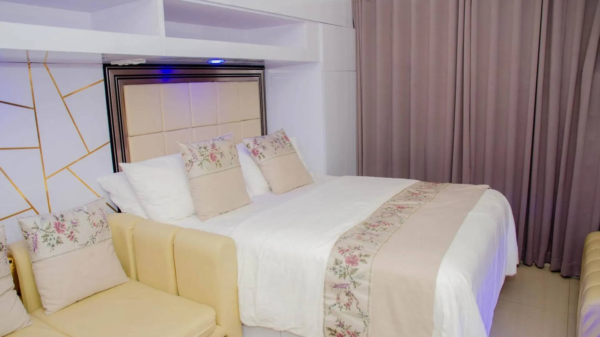 Stylish Condo At Shore 2 Residences Near Moa & Airport Manila 0*,  Philippines